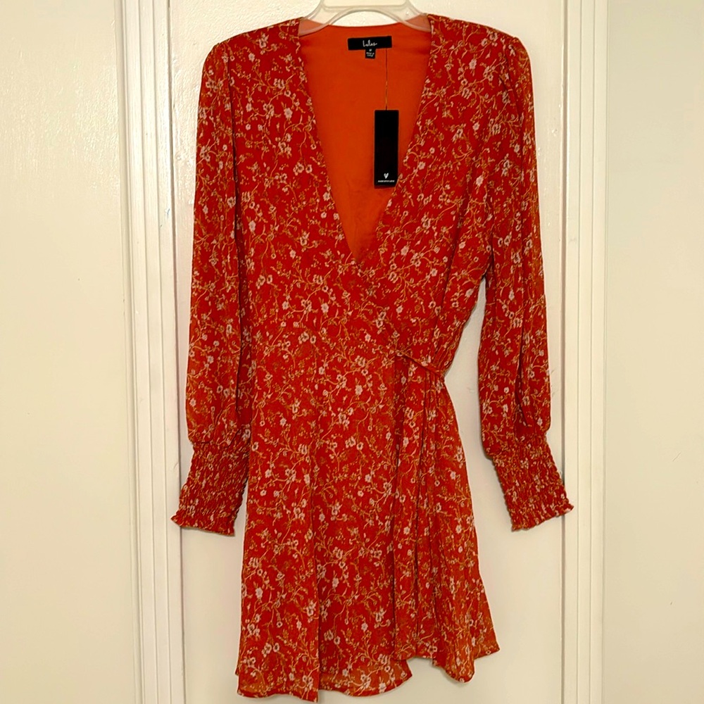 Lulus NWT Summer Wrap Around Dress size medium in excellent condition.